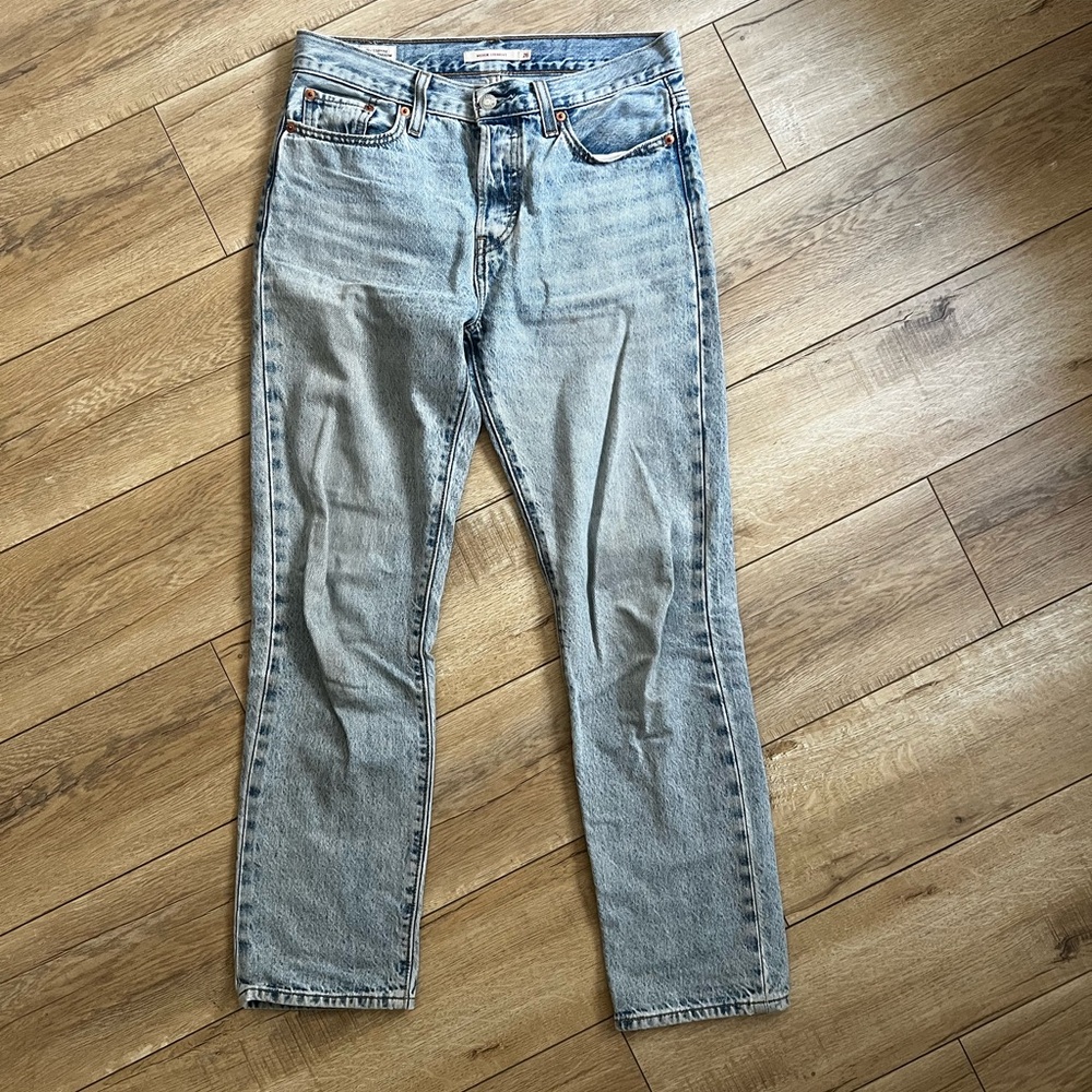 Levi’s Wedgie Straight 26 Light Wash